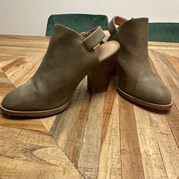 Heeled boots - Picture 4 of 4